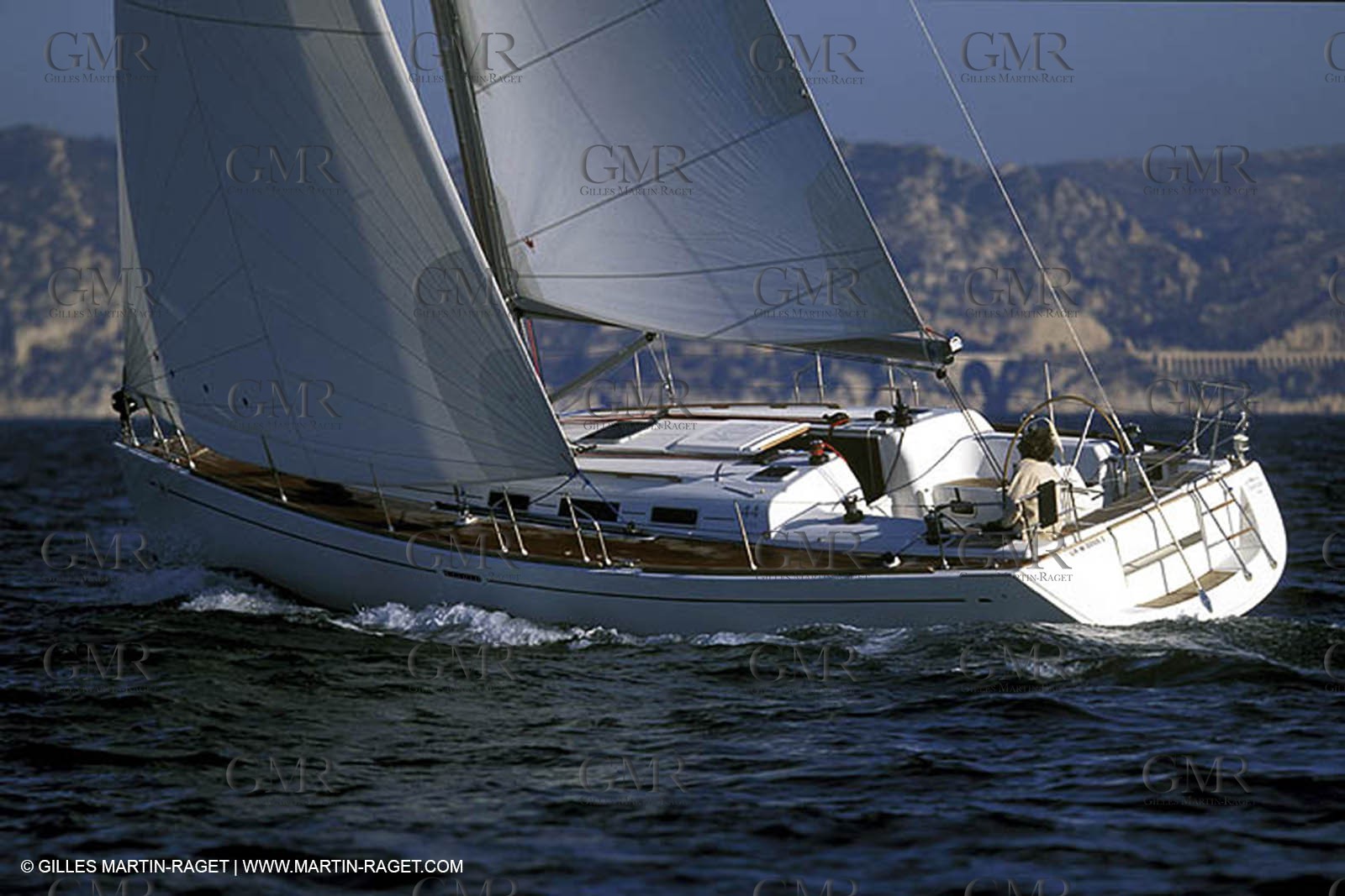 Crusing monohull sailing