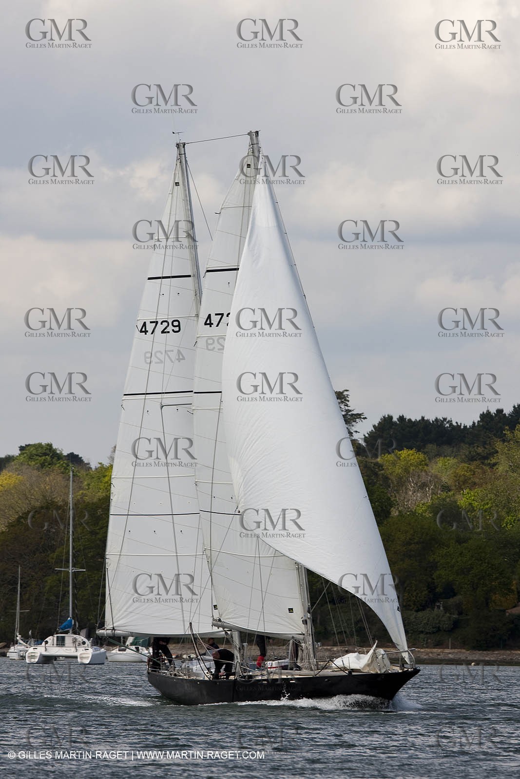 19 05 2010- Benodet (FRA,56)  -  Pen Duick III  sailing in Odet river