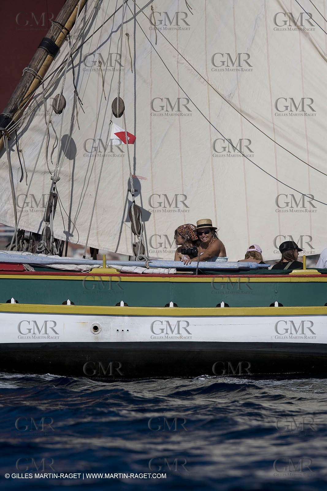 1 09 2007 - Marseille (FRA, 13) - Latin rigs in l'Estaque (Marseille north bay village)