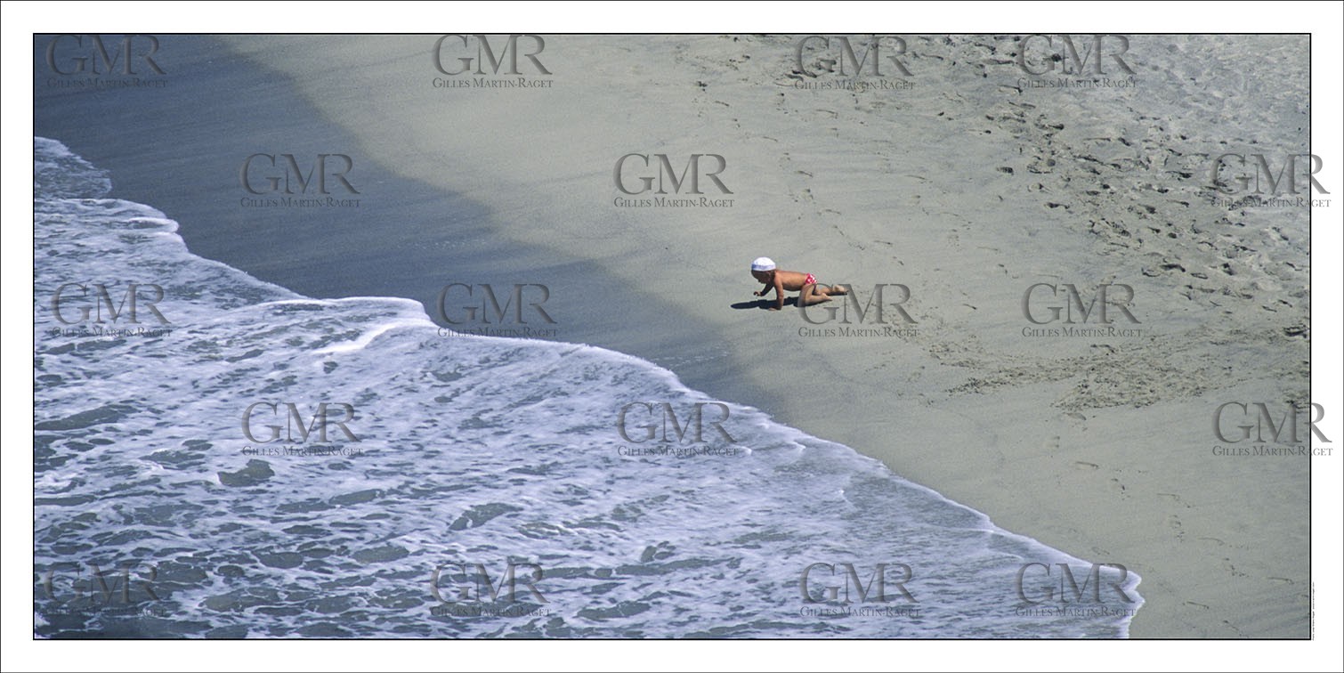 Water SPorts, plage, bains de mer, natation, swimming, beachProduct: in house made quality print on 8 ultrachome colors Epson ink Jet printer.Available sizes: . 50 x 100 cm. 100 x 200 cmAvailable papers: . Standard 250 gr glossy paper print, black streak, white margin, no signature. Top quality glossy 290 gr. paper, black streak, white margin, checked and signed by the author. Fine Art print (signed, numbered, stamped, registered) on demand. Other supports (Canvas, Acrylic, Metal) on demandPackaging: cylindric reinforced tubeShipping options: regular mail or Shipping companyClick on the basket icon to select your options and start the online ordering process