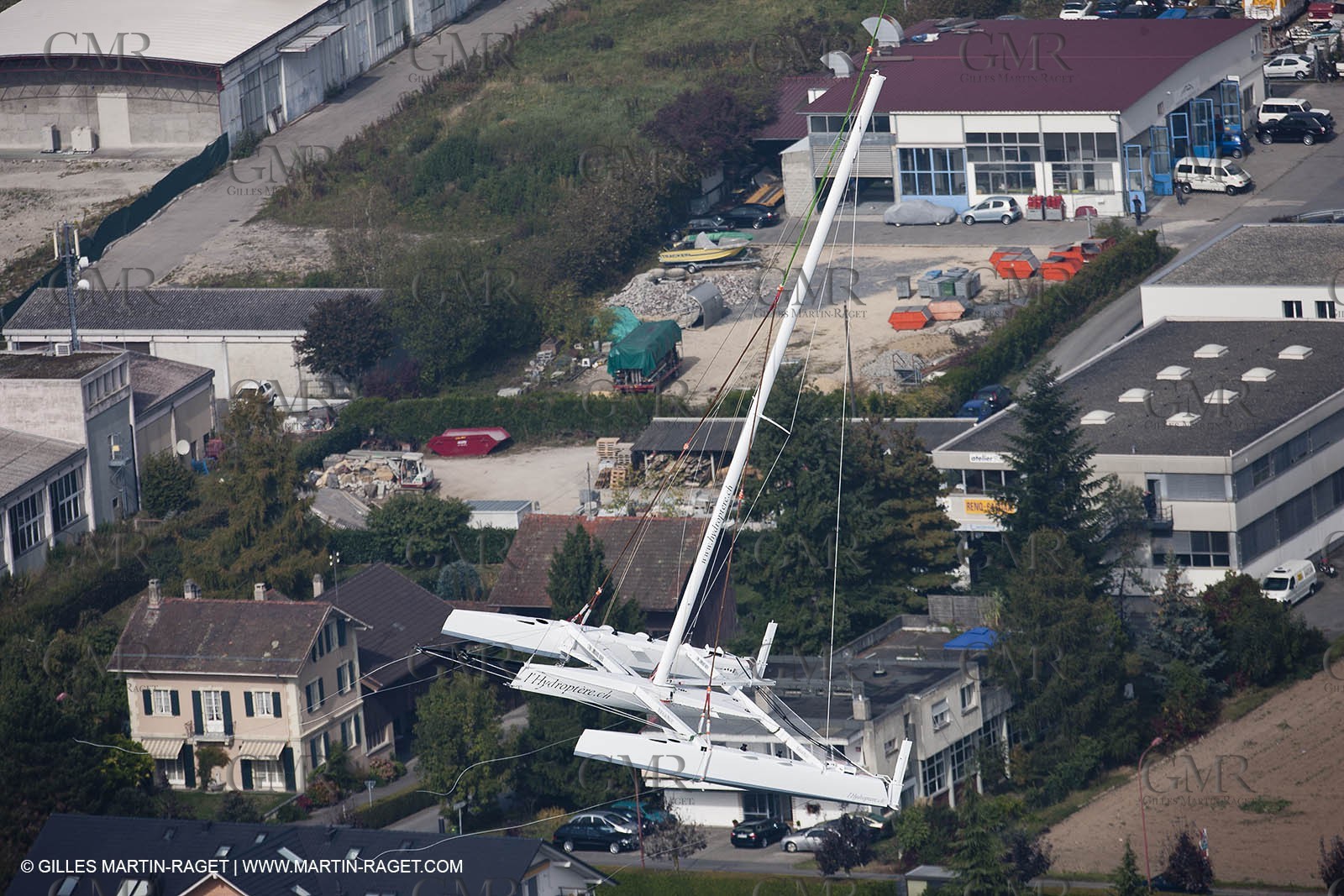 08 10 10 - St Sulpice (SUI) - Hydroptere.ch touches water