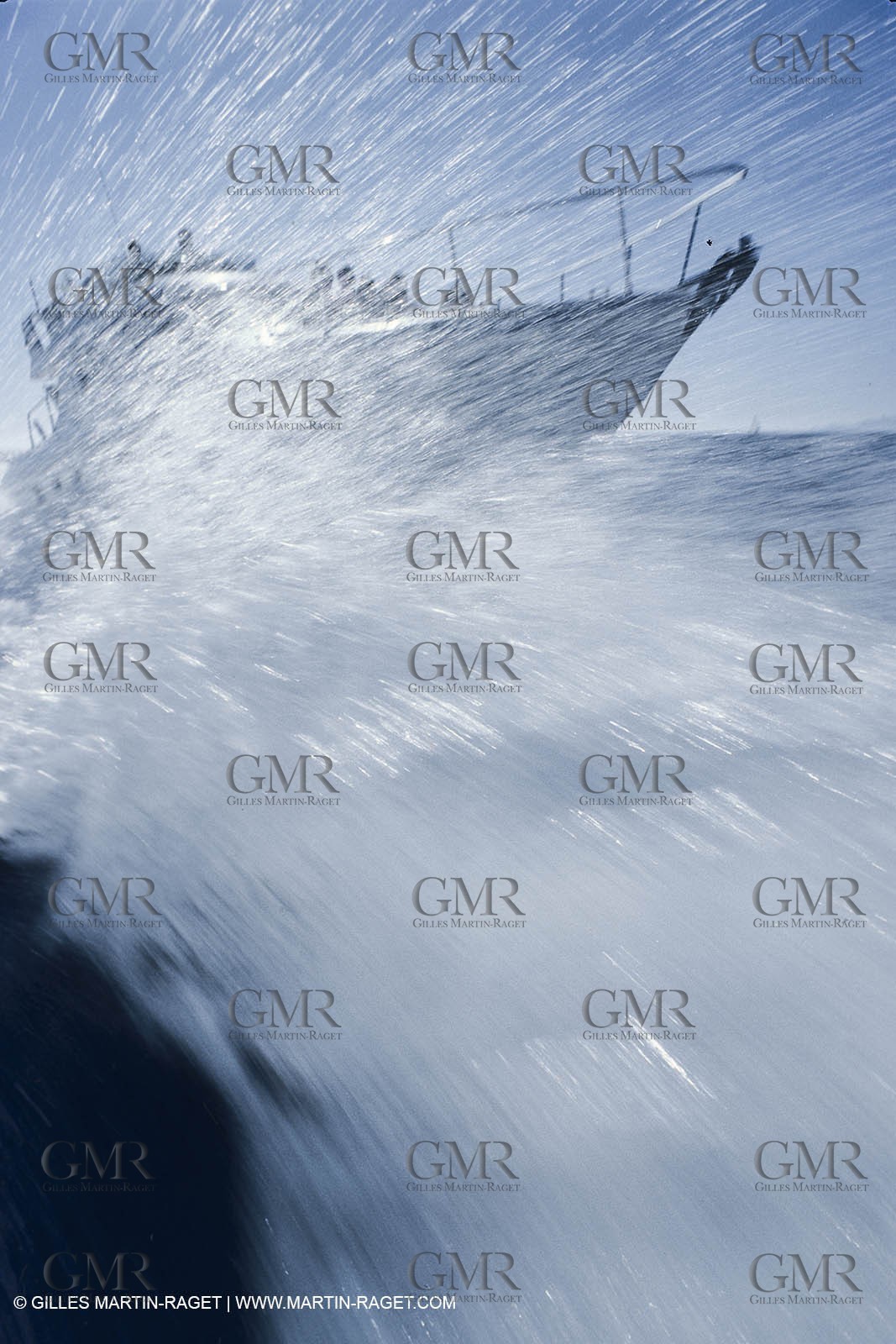 Powerboating, cruising, Running