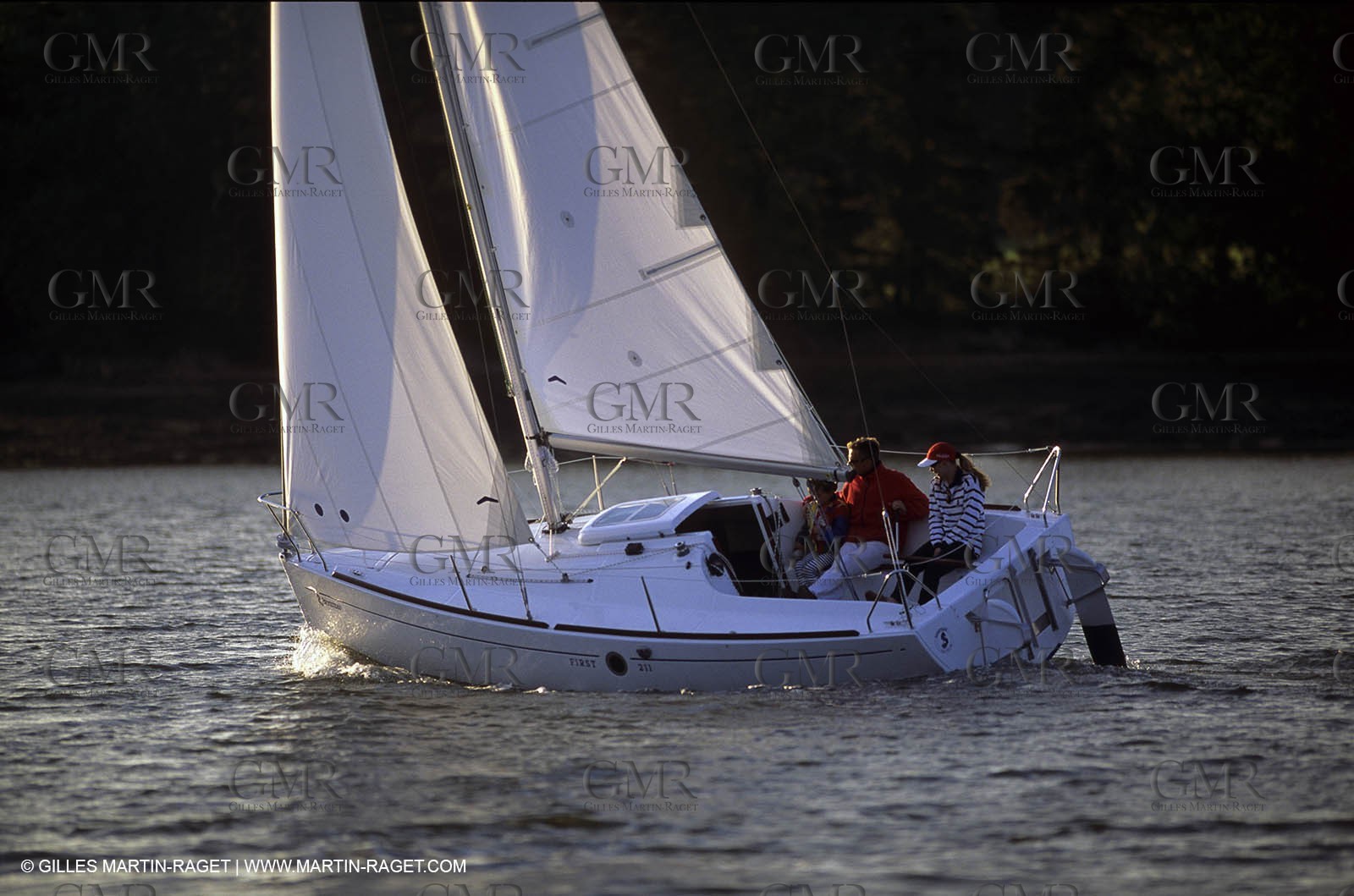 Crusing monohull sailing