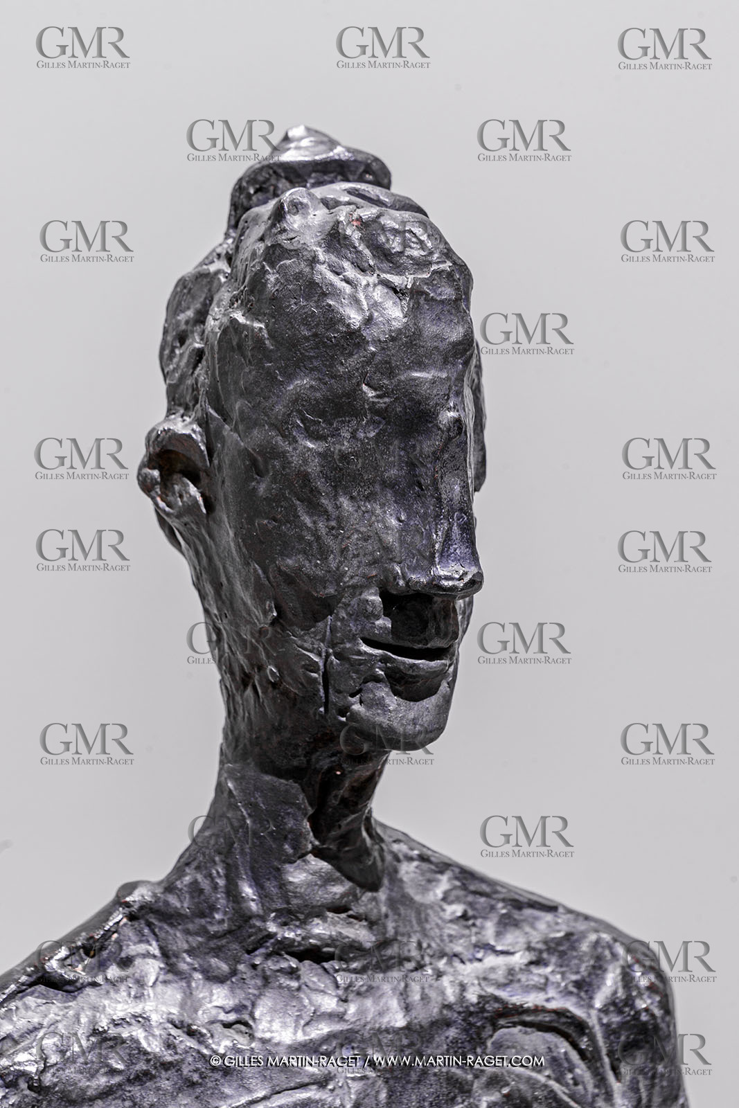 02 05 2023, Paris (FRA), oeuvre de Germaine Richier, Exposition Centre Pompidou 2023,  La Feuille 1948, Bronze patiné foncé, Epreuve d'exposition, Fondeur : Susse, Paris, 142,5 x 37 x 26,5 cm, Collection particulière
