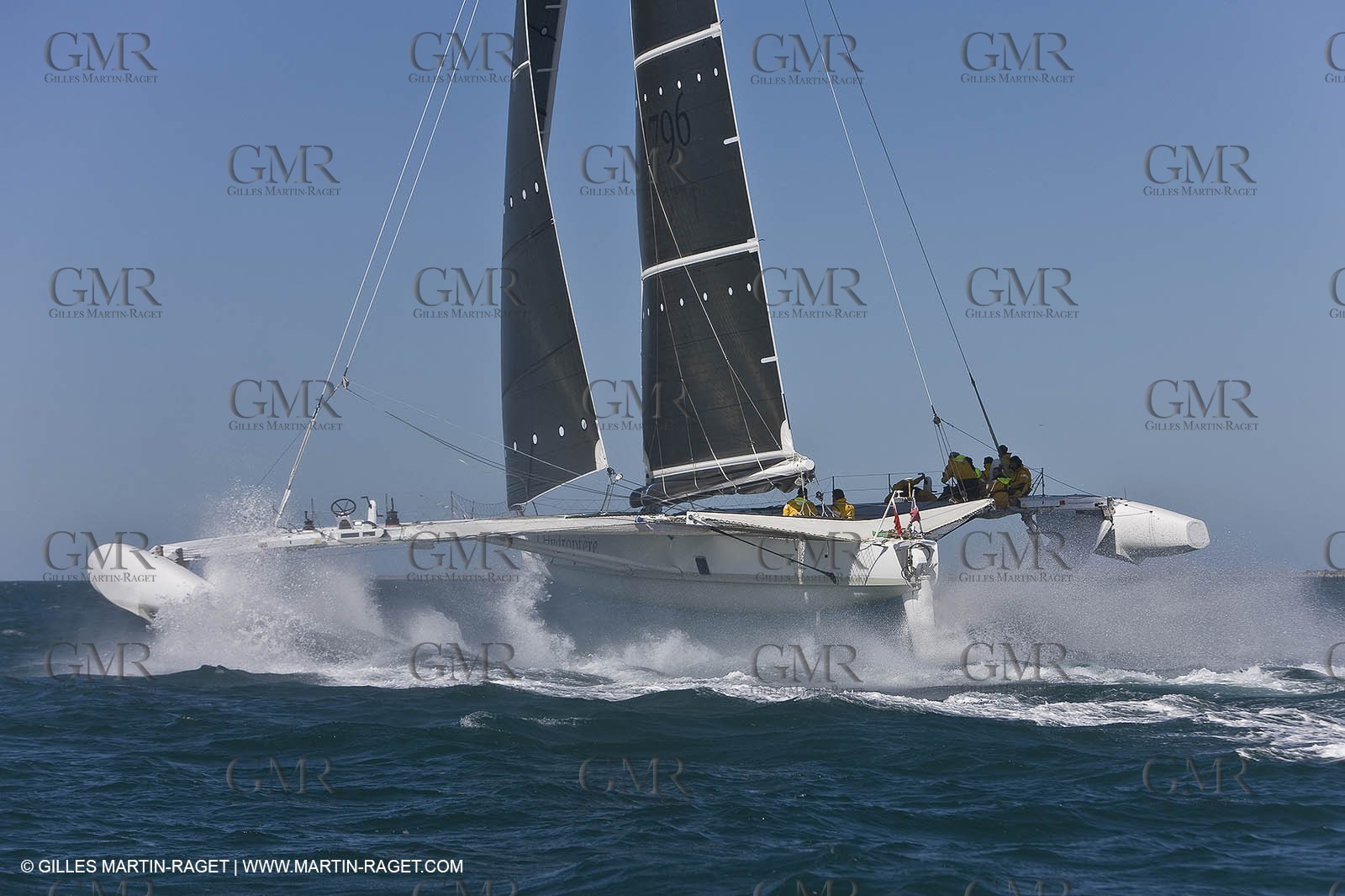 07 04 08 - France - Port Saint Louis du Rhone - Hydroptere - Training