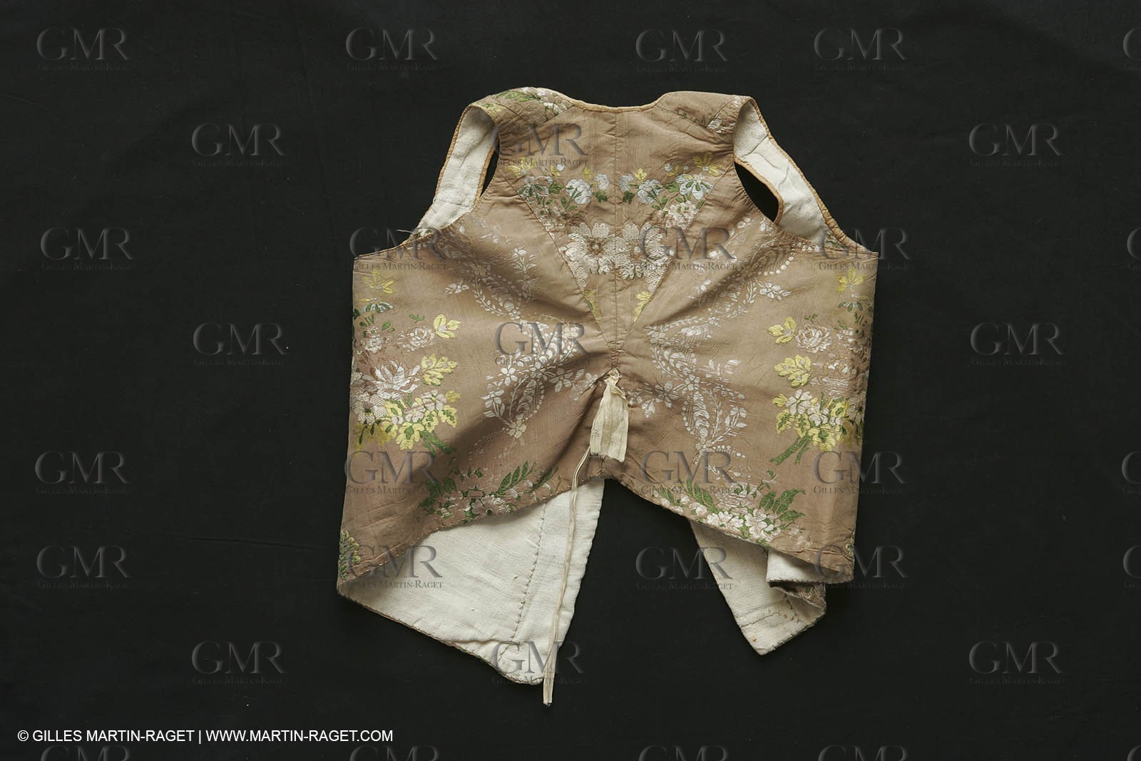 May 2004 - La Tour d'Aigues (FRA, 84) - Old costumes for women of the South exhibition