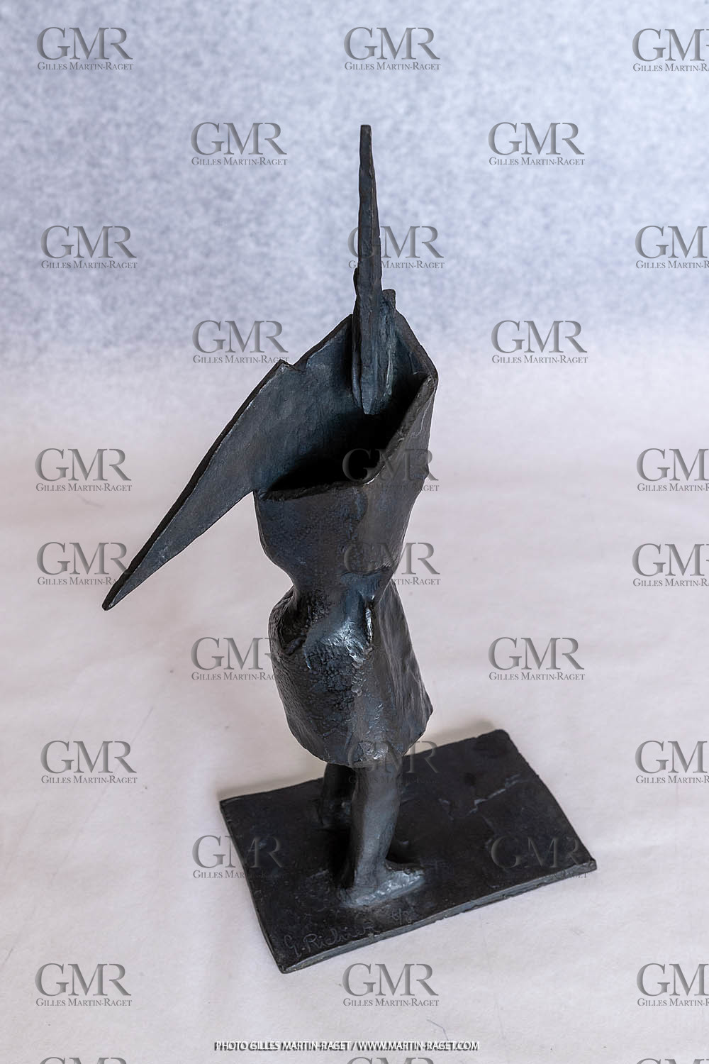 08 01 2023, Marseille (FRA,13), Oeuvre de Germaine Richier, Guerrier n° 4 1953, Bronze patiné foncé, Numéroté 6 8, Fondeur : L.Thinot, Paris, 33 x 10 x 19,5 cm, Collection particulière