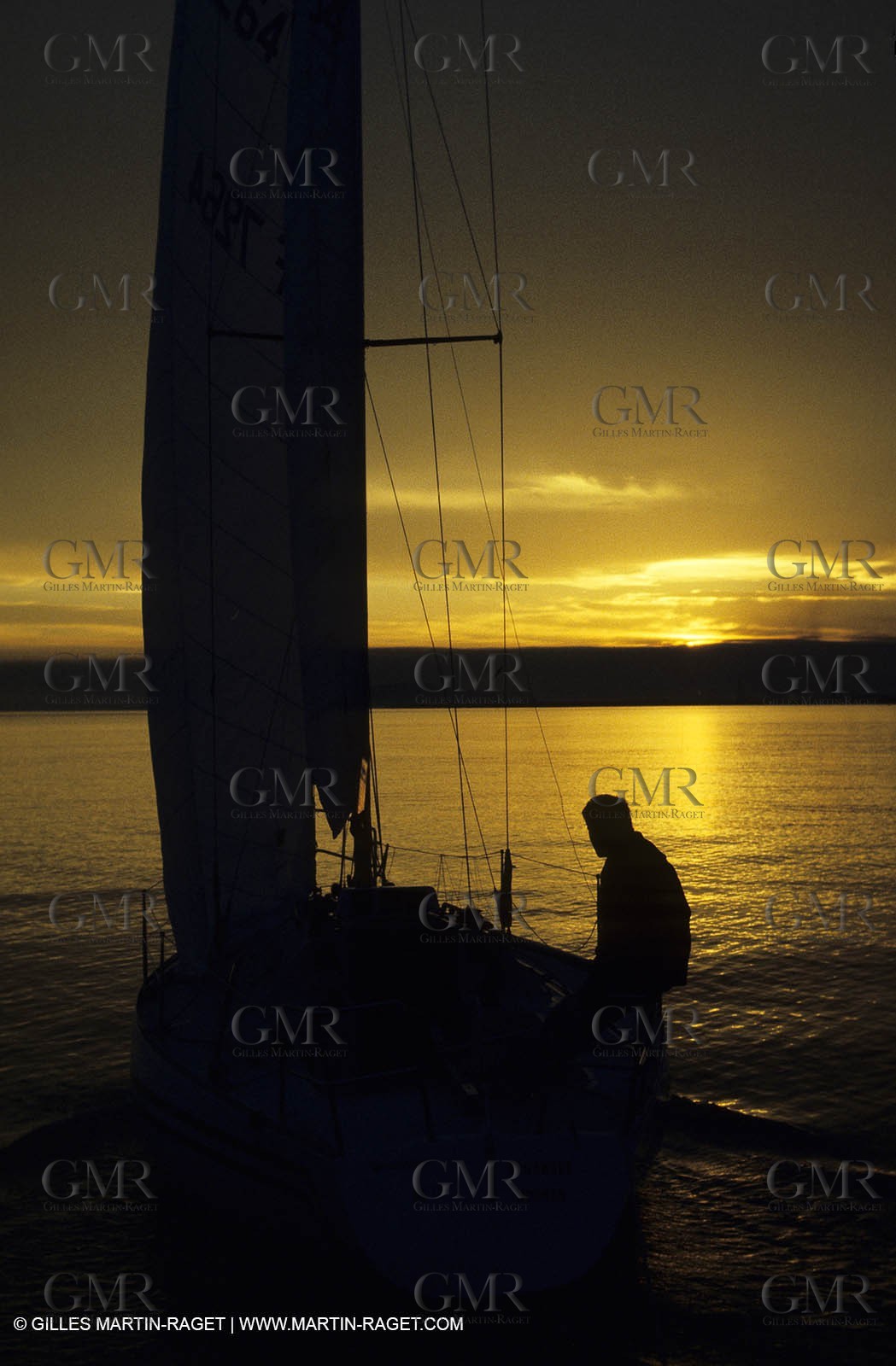 Crusing monohull sailing