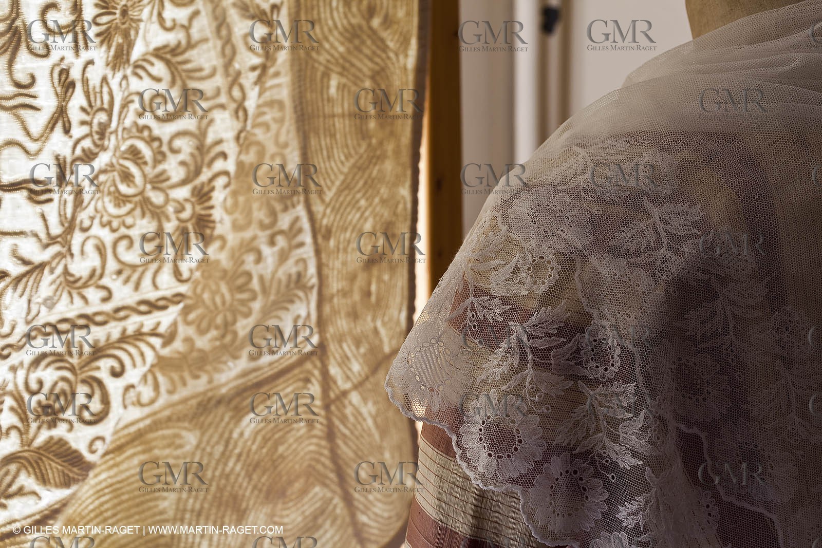 December 2009 - Boutis