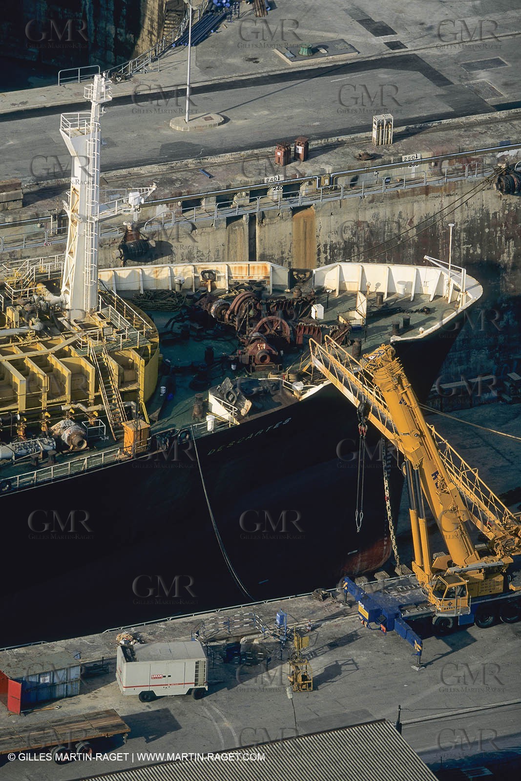 Monde maritime, opérations porturaires, ports, manoeuvres, marine world, harbour operations, maritime shipping,