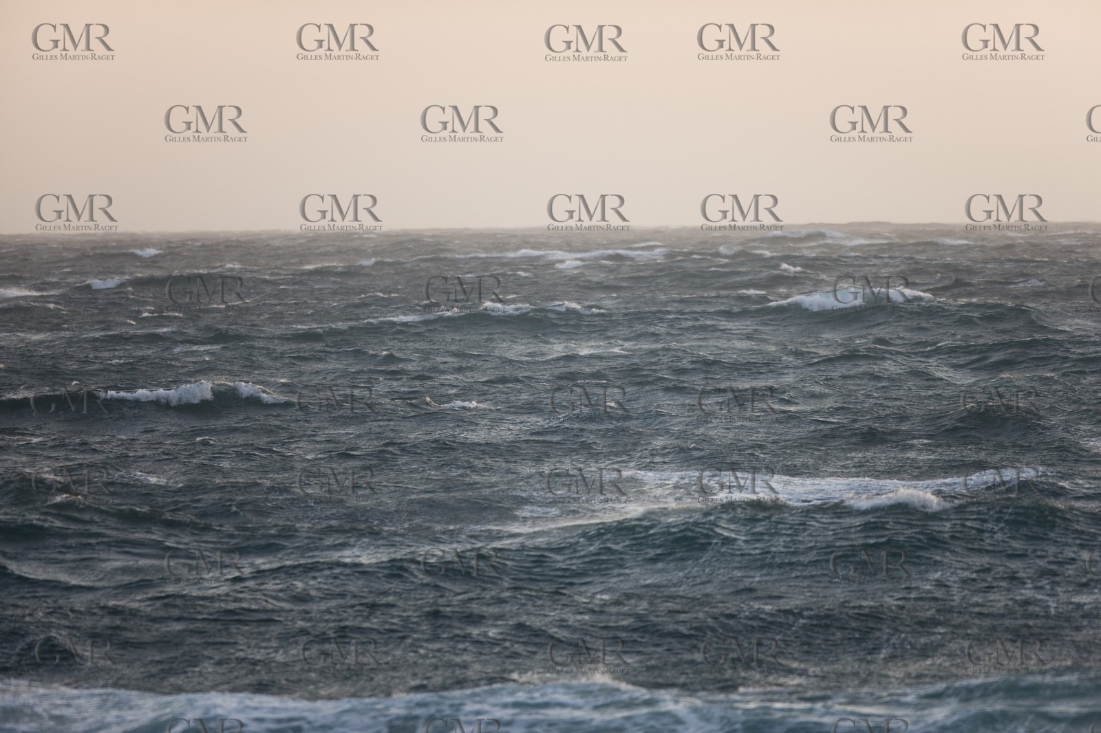 23 04 2008 - - Santa teresa di Gallura (ITA, Sardaigne) -  Mistral gale on the west coast of Testa Cape