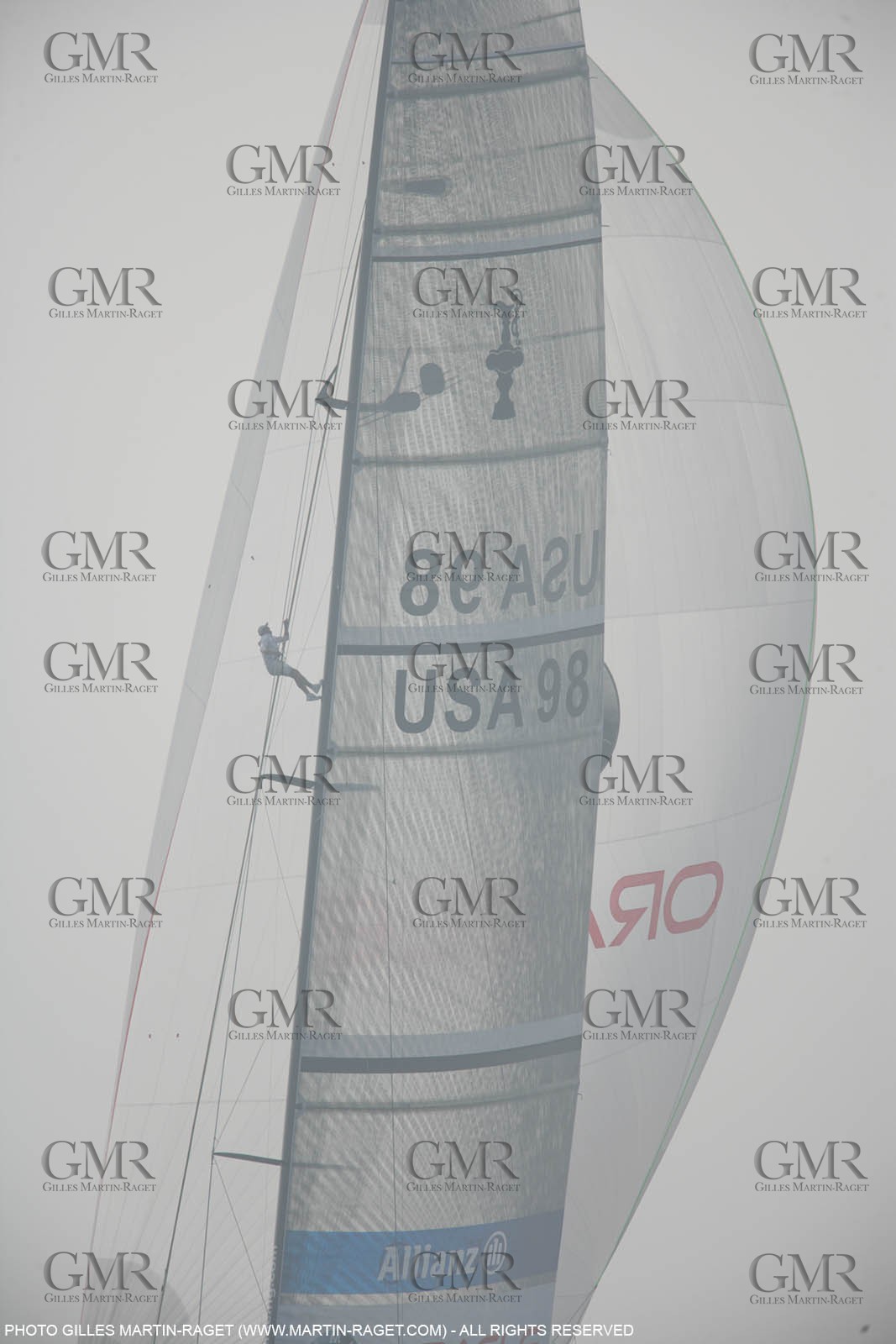 20 04 2007-Valencia (Spain)- 32nd America's Cup - Louis Vuitton Cup - RR1 - DAY 5 - BMW ORACLE Racing