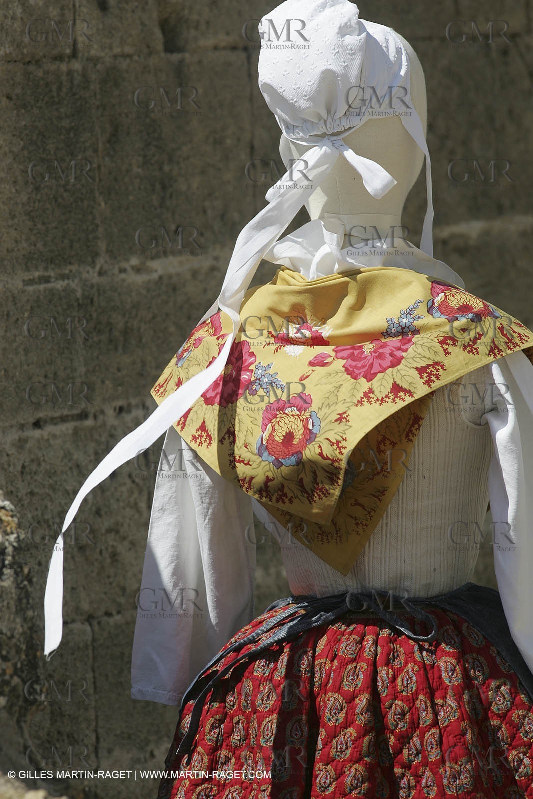 May 2004 - La Tour d'Aigues (FRA, 84) - Old costumes for women of the South exhibition