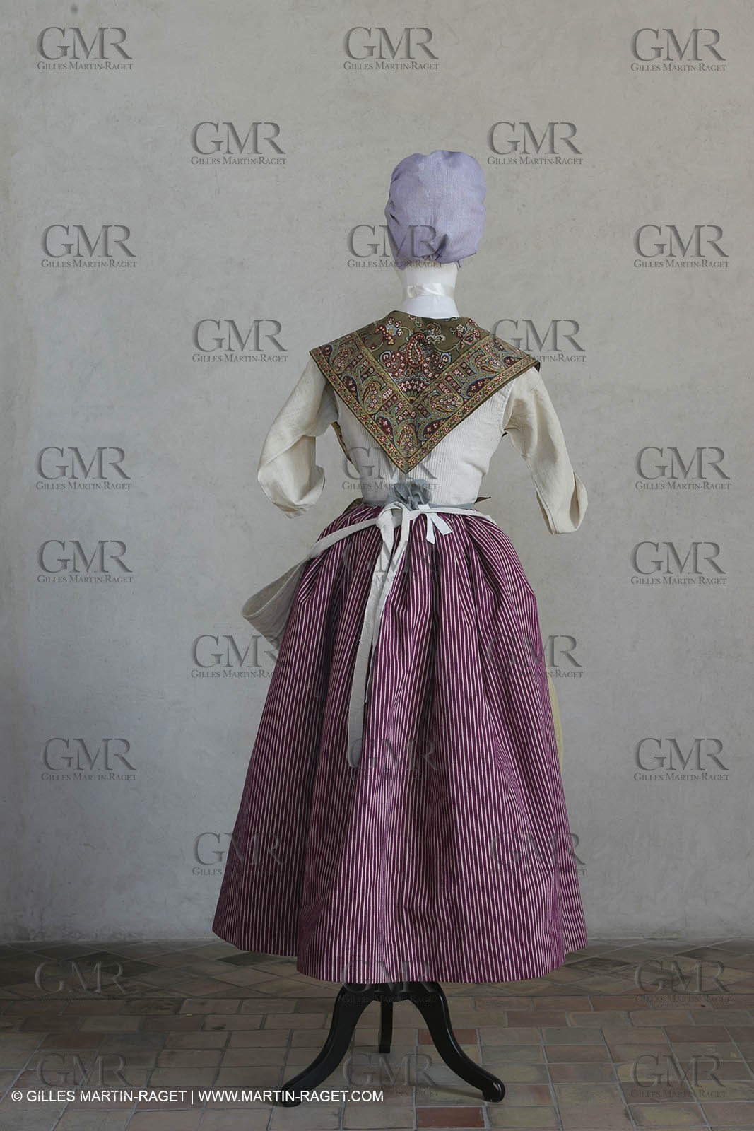 May 2004 - La Tour d'Aigues (FRA, 84) - Old costumes for women of the South exhibition