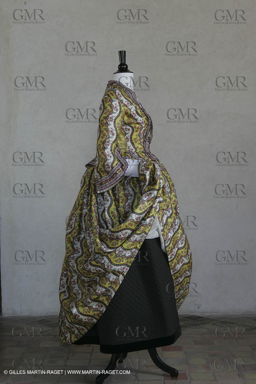 May 2004 - La Tour d'Aigues (FRA, 84) - Old costumes for women of the South exhibition