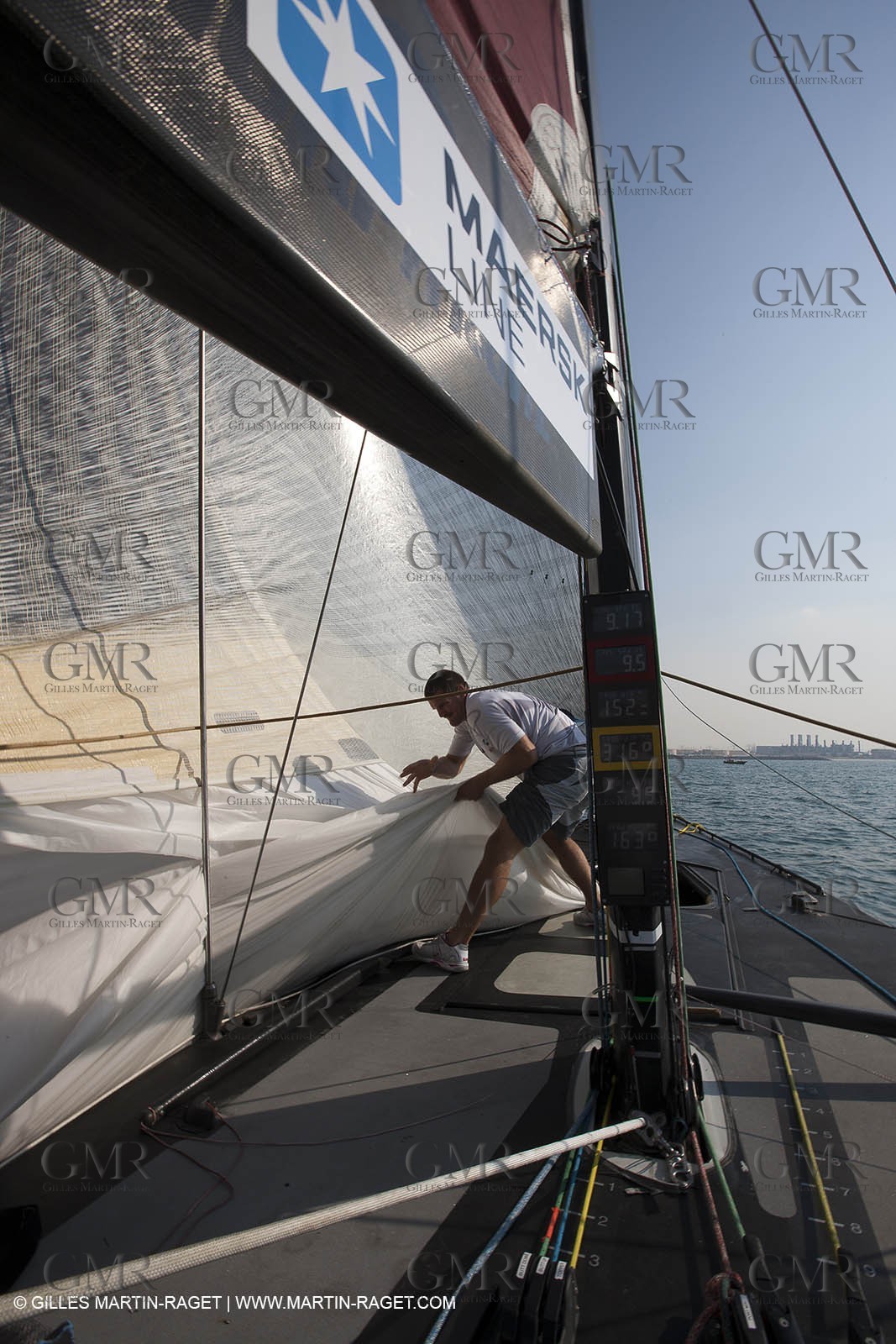 14 11 2010 - Dubai (UAE) - Dubai Louis Vuitton Trophy -  BMW ORACLE Racing - Training - Onboard Vs All 4 one