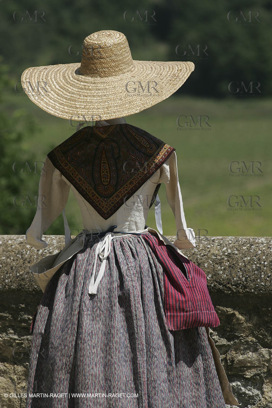 May 2004 - La Tour d'Aigues (FRA, 84) - Old costumes for women of the South exhibition
