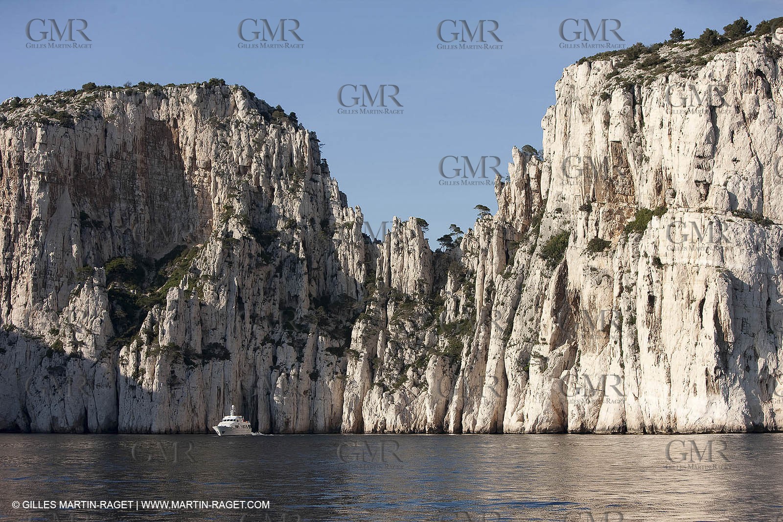 06 05 2009 - Marseille (FRA, 13) - Les Calanques - Au pied des falaises de Castelviel