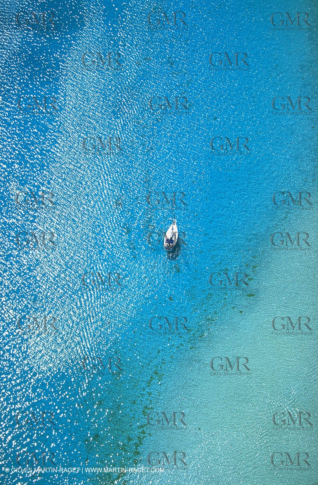 Monocoque de croisiere au mouillage