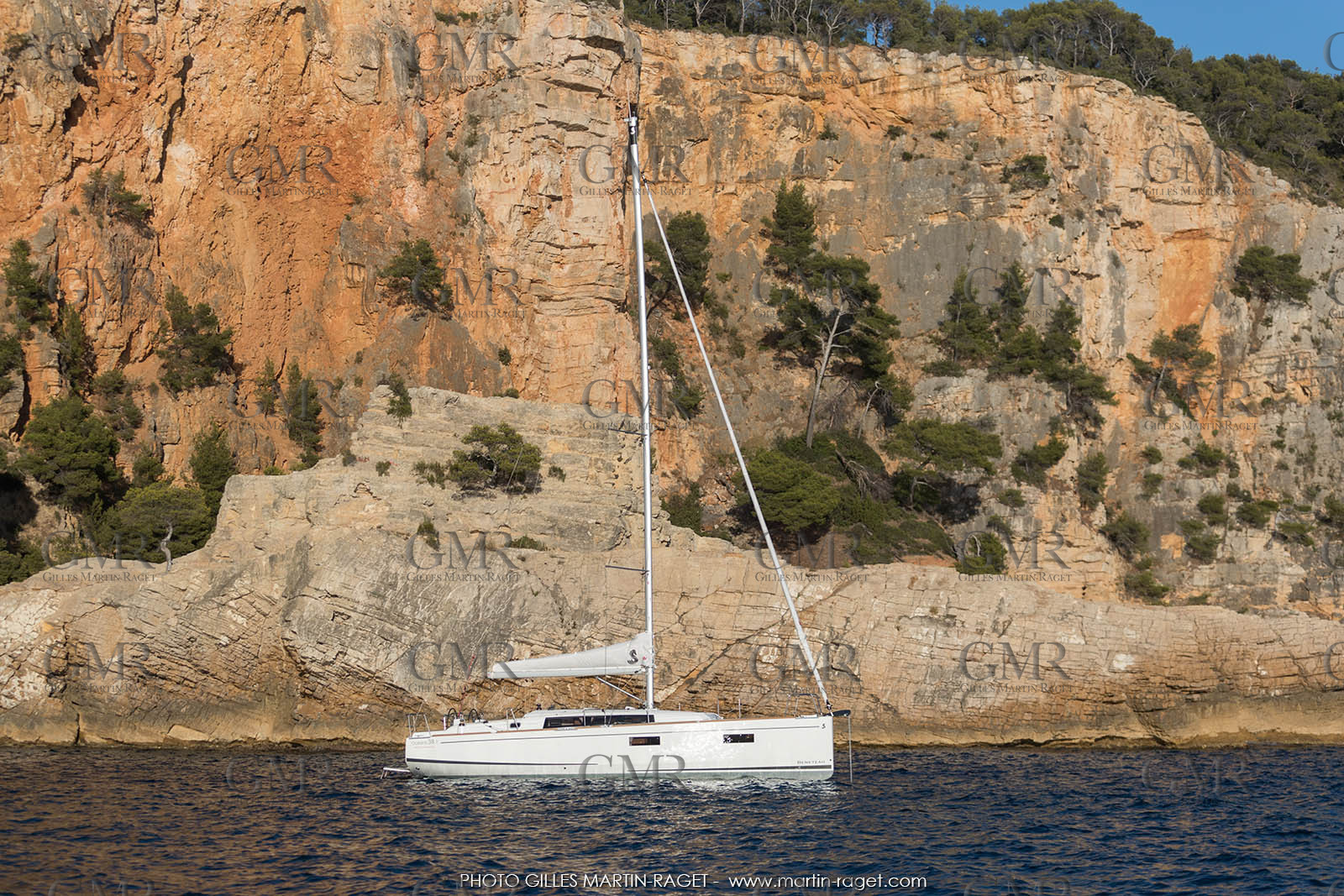 04 07 3017; Les EMbiez (FRA; 83) - Chantier Beneteau; Oceanis 38.1