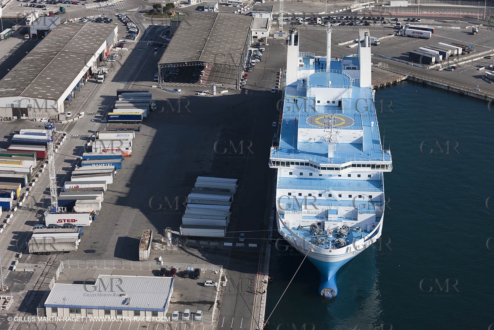 14 01 2012 - Marseille (FRA,13) - Compagnie La Méridionale - le Piana devant Marseille et les Calanques