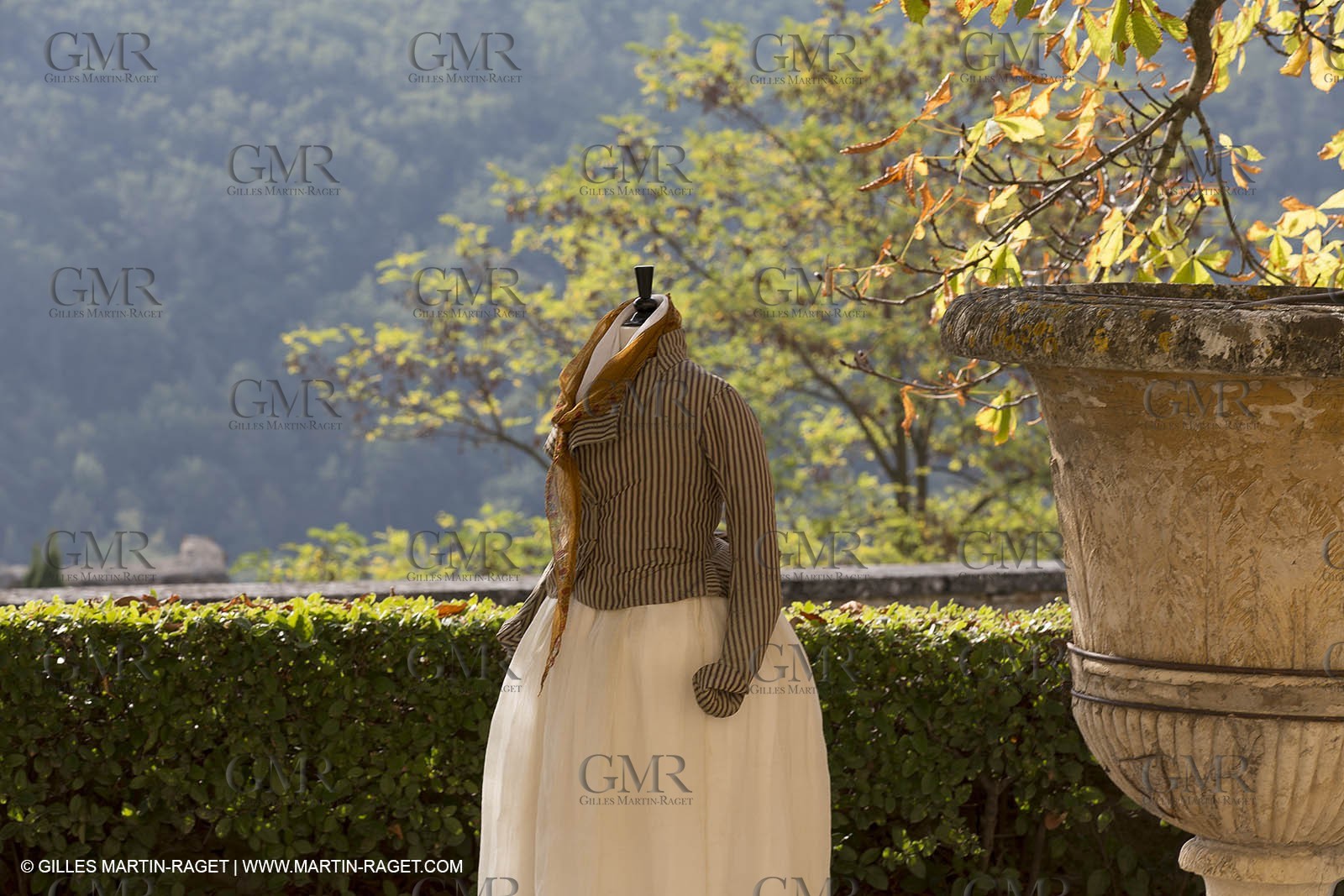 31 10 2013 - Ansouis (FRA,84) - Ansouis castle - Costumes of the exhibit Men costumes