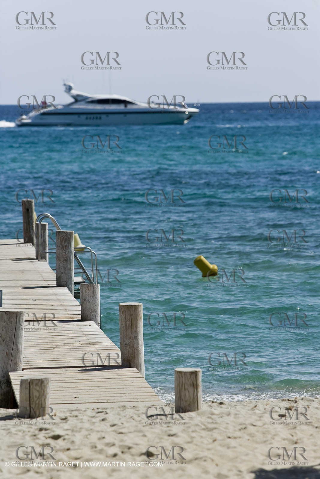 06 09 2007 - Saint Tropez (FRA, 83) - Superyachts - Motoryachts - Mangusta 92 Triple Fun in Saint Tropez - Mooring at Club 55 at Pampelonne Beach