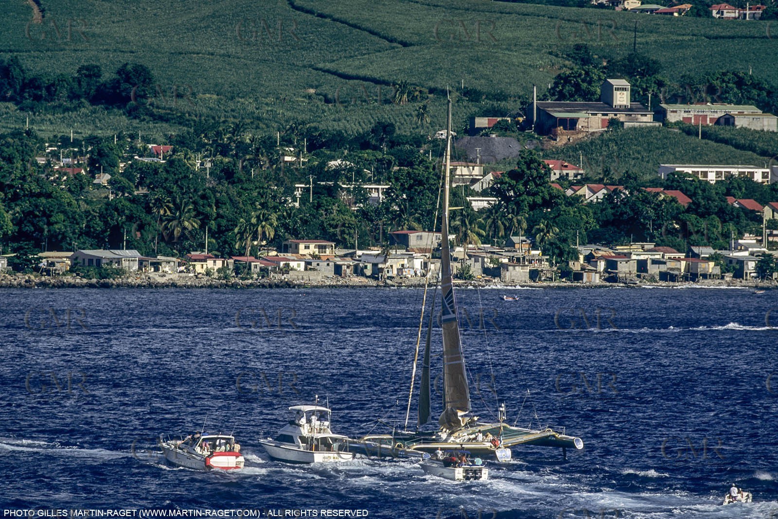Novembre 1990, Pointe a Pitre (Guadeloupe) Arrivee victorieuse de Florence Arthaud (Groupe Pierre 1er) dans la Route du Rhum