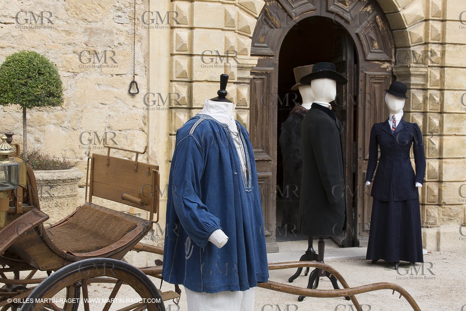 31 10 2013 - Ansouis (FRA,84) - Ansouis castle - Costumes of the exhibit Men costumes