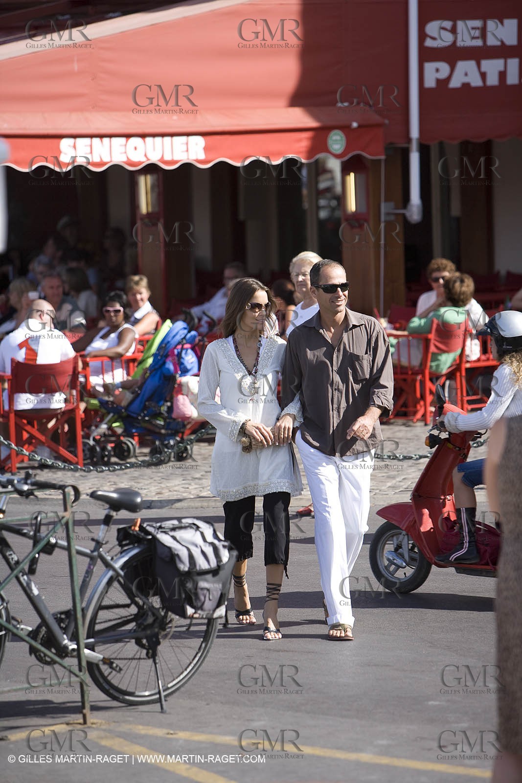 06 09 2007 - Saint Tropez (FRA, 83) - Superyachts - Motoryachts - Mangusta 92 Triple Fun in Saint Tropez - - Shopping in Saint Tropez