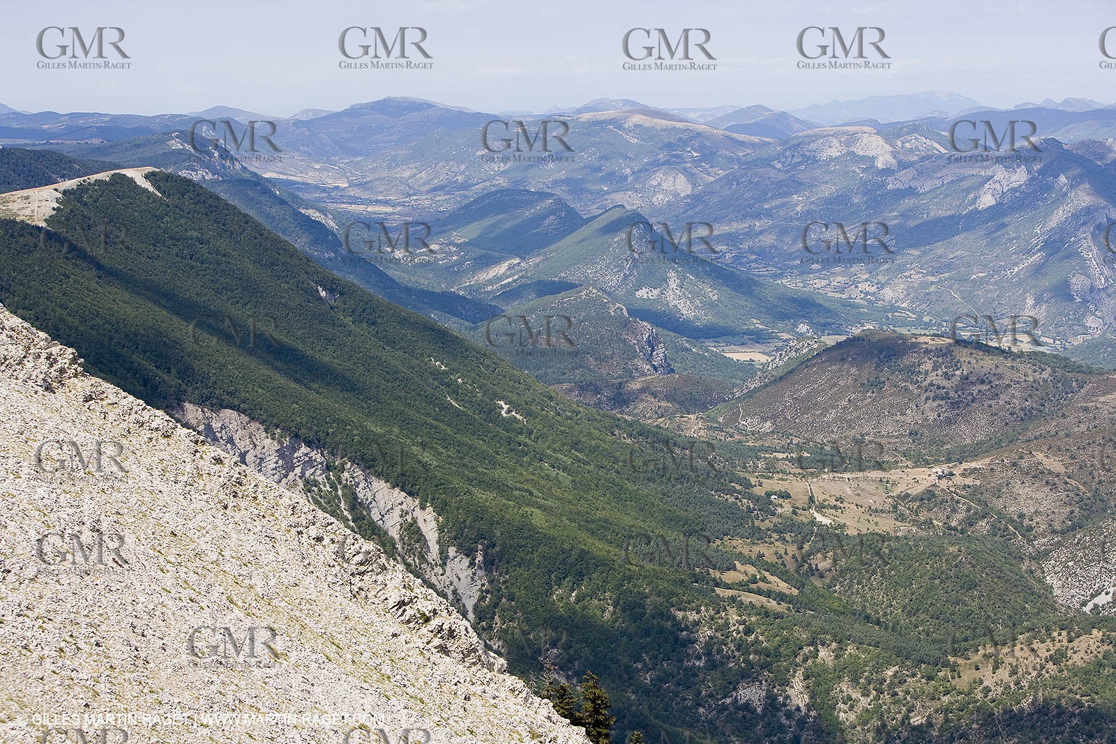 19 08 07 - Higher Provence, landscapes as seen from top of Mount Lure (FRA, 04)