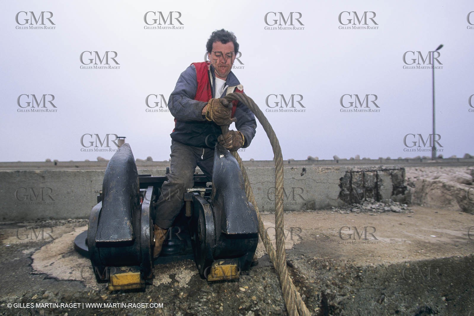 Monde maritime, opérations porturaires, ports, manoeuvres, marine world, harbour operations, maritime shipping,