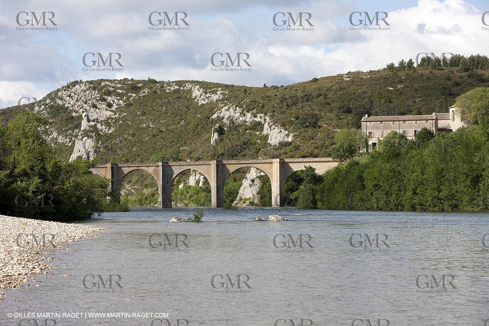 28 04 2009 - Ste Anastasie (FRA, 30) - Atlas Nîmes Métropole -  2009 campaign - Saint Nicolas bridge