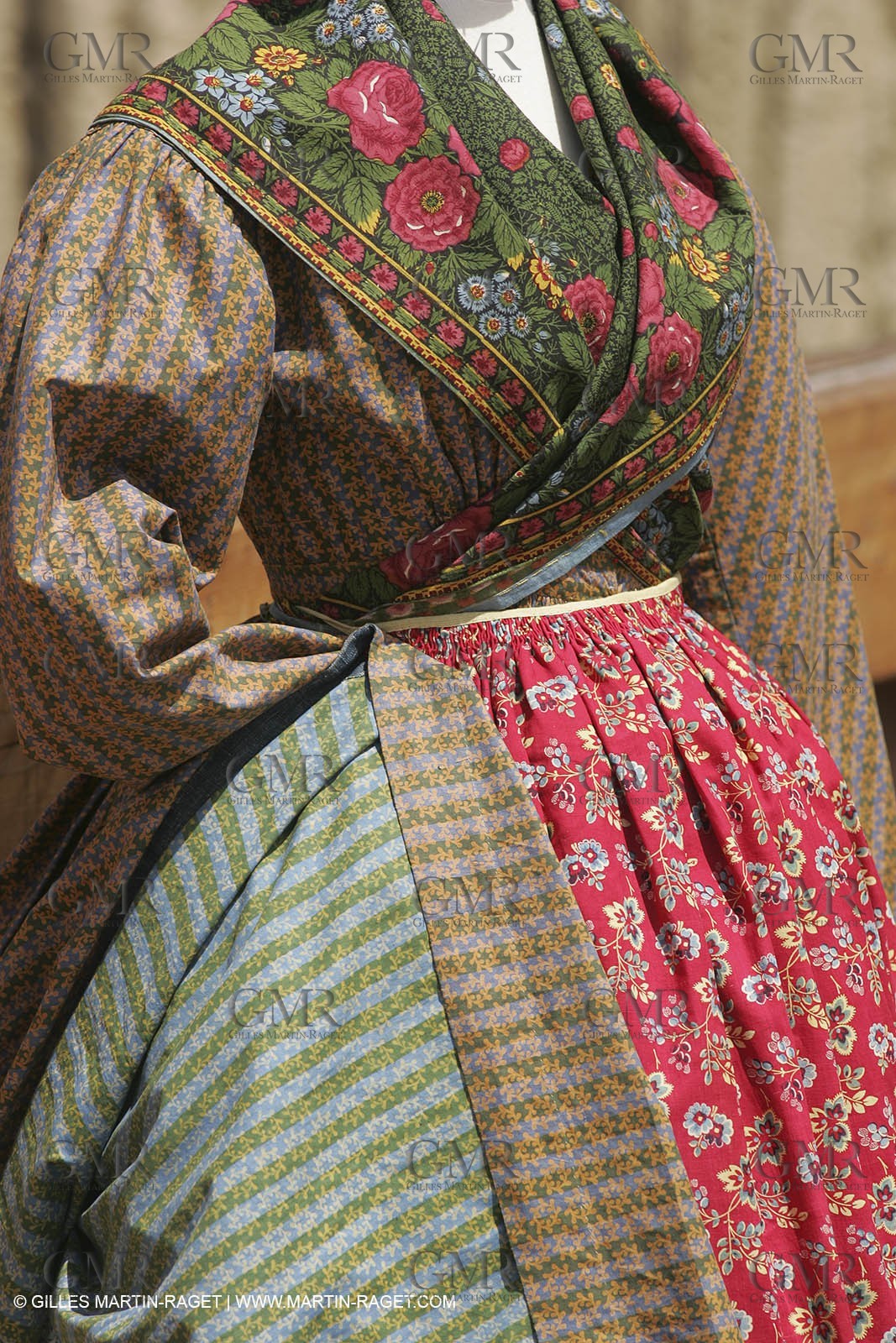 May 2004 - La Tour d'Aigues (FRA, 84) - Old costumes for women of the South exhibition