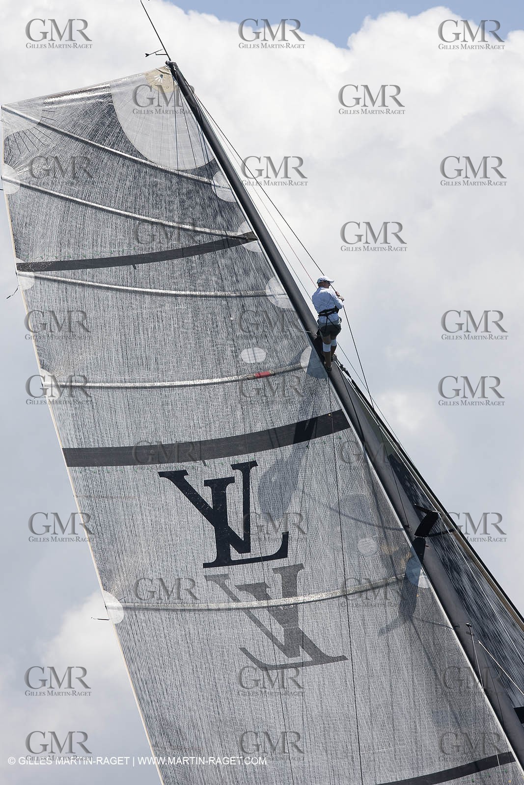 23 01 2009 - Auckland (NZL) -  Louis Vuitton Pacific Series - BMW ORACLE Racing-Tuning up onboard Emirates Team New Zealand yacht