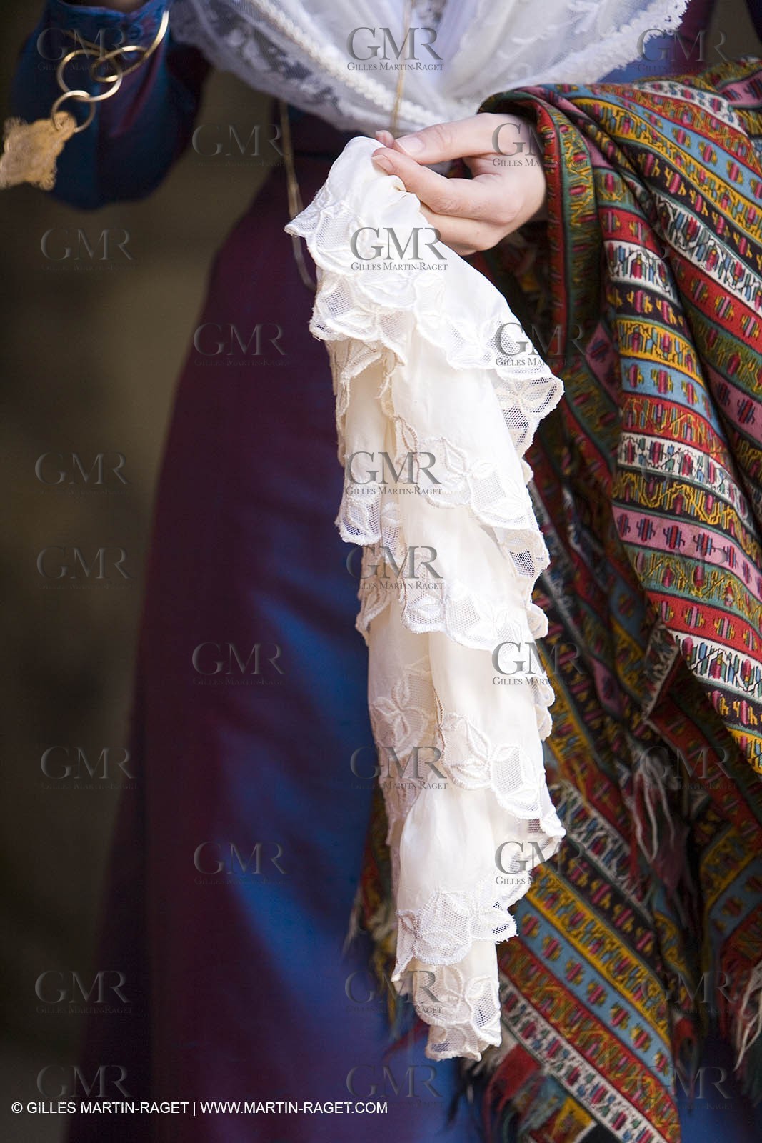 10 03 2007- Arles (FRA, 13) - Queen of arles and her assistants