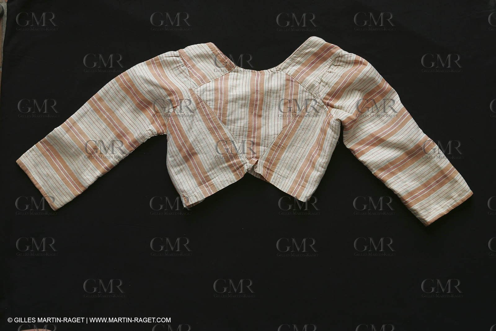 May 2004 - La Tour d'Aigues (FRA, 84) - Old costumes for women of the South exhibition