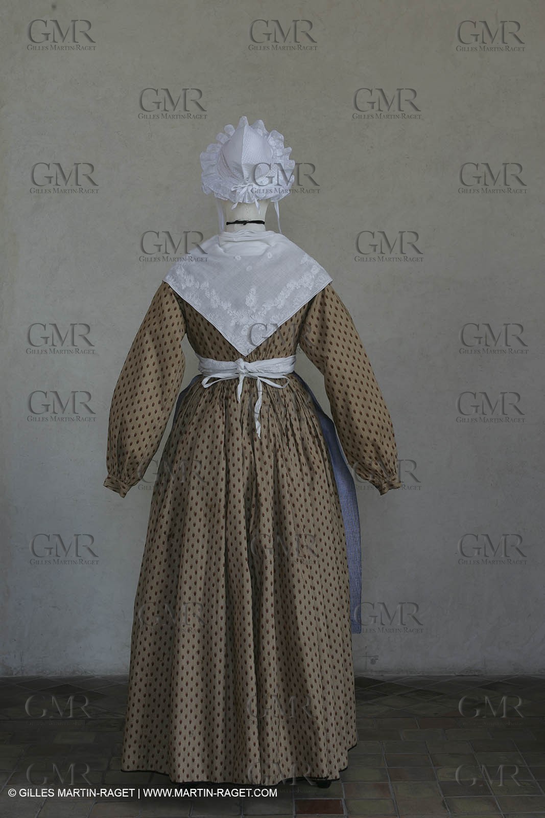 May 2004 - La Tour d'Aigues (FRA, 84) - Old costumes for women of the South exhibition