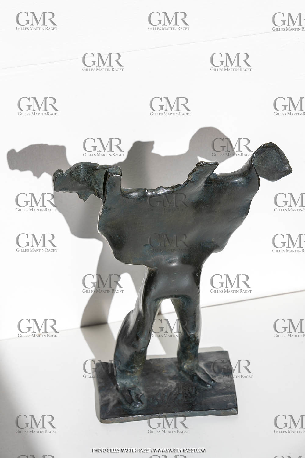 06 03 2016, Marseille, (FRA,13), Oeuvre de Germaine Richier, Homme de la nuit n°1 1954, Bronze patiné foncé, Numéroté 8 8, Fondeur L. Thinot, Paris, 27,5 x 20,4 x 9 cm, Collection particulière