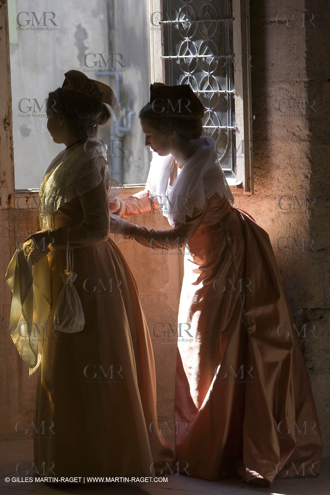 10 03 2007- Arles (FRA, 13) - Reine d'Arles et ses demoiselles d'honneur