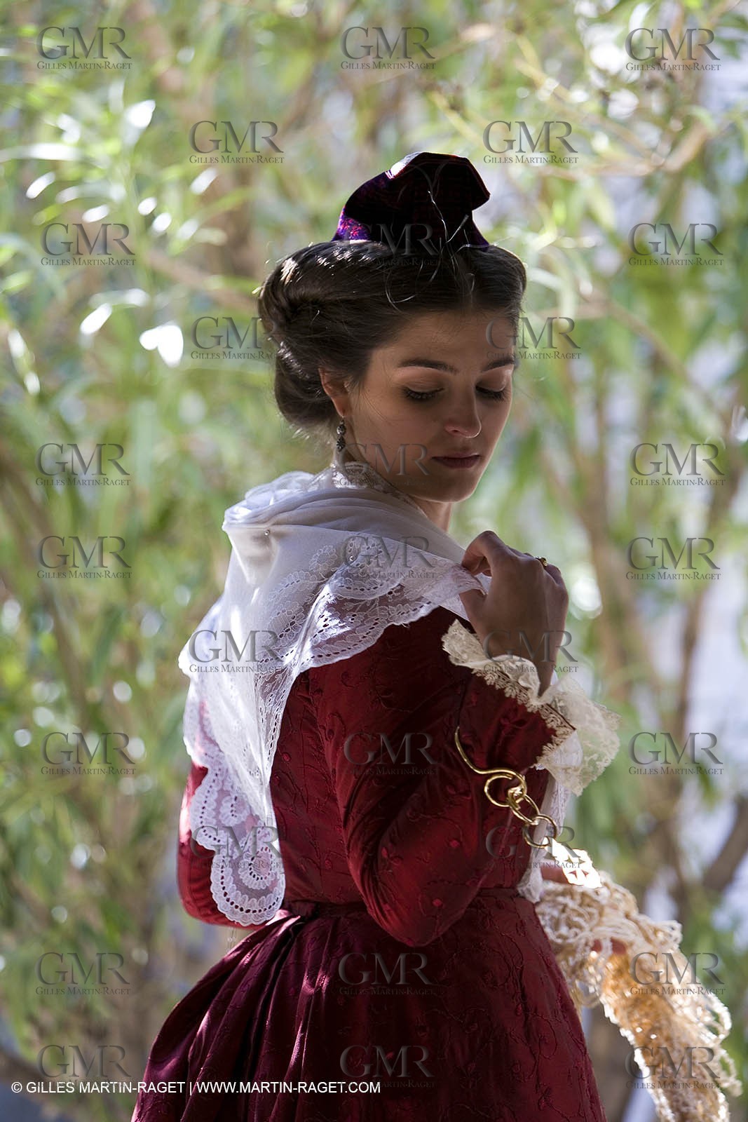 10 03 2007- Arles (FRA, 13) - Queen of arles and her assistants