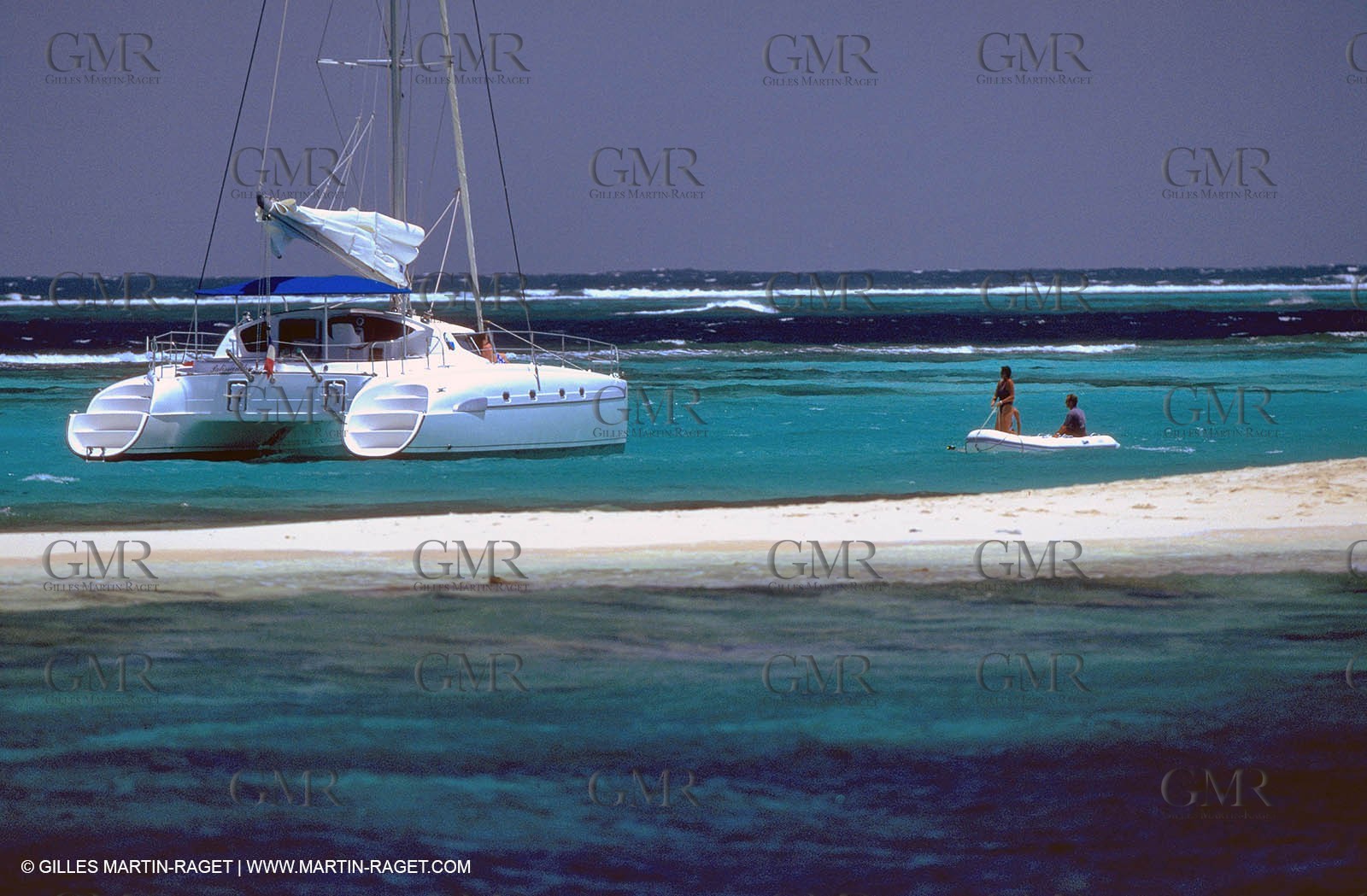 Multicoque au mouillage