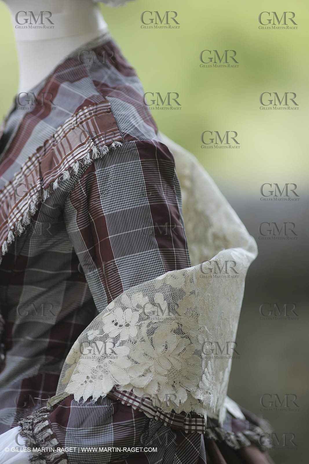 May 2004 - La Tour d'Aigues (FRA, 84) - Old costumes for women of the South exhibition