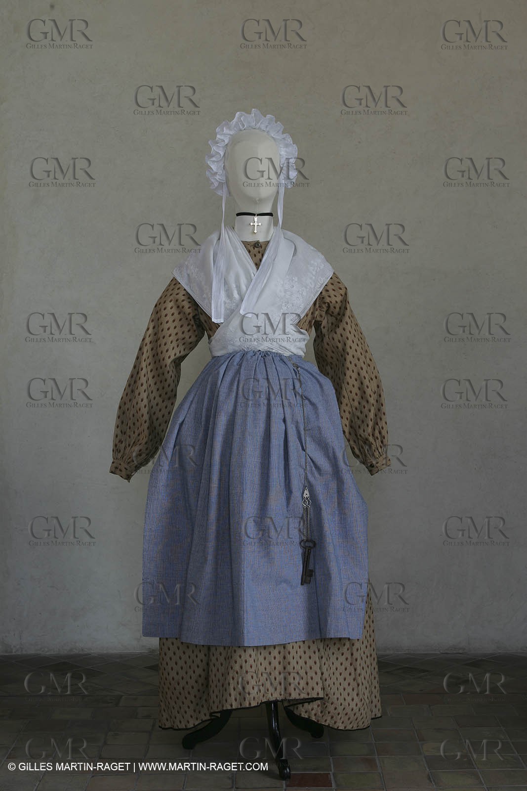 May 2004 - La Tour d'Aigues (FRA, 84) - Old costumes for women of the South exhibition