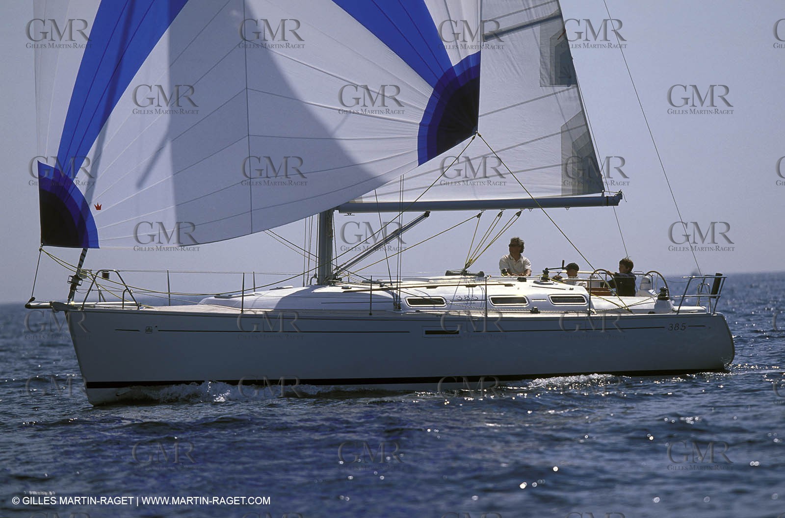 Crusing monohull sailing