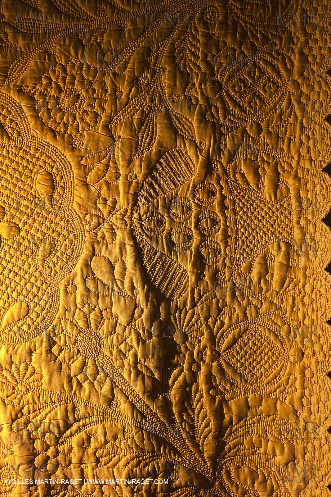 December 2009 - Boutis