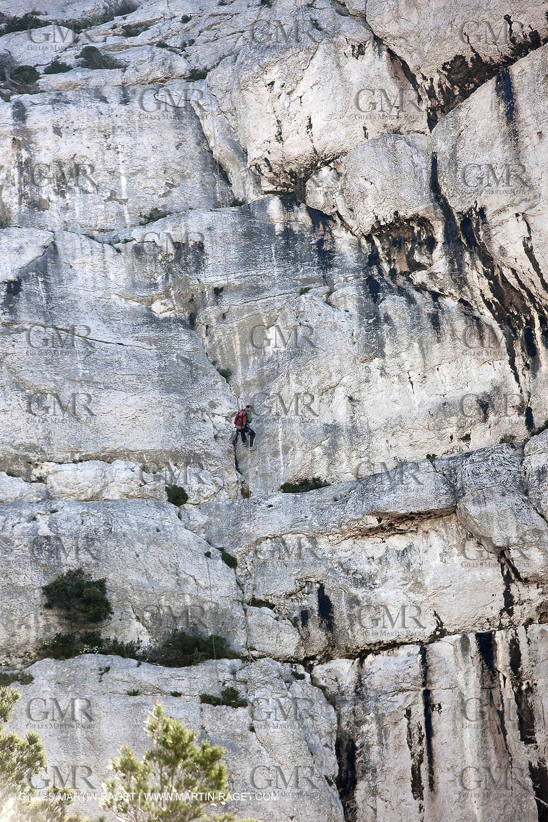 18 04 2009 - Marseille (FRA, 13) - Les Calanques - West side of Rocher St Michel