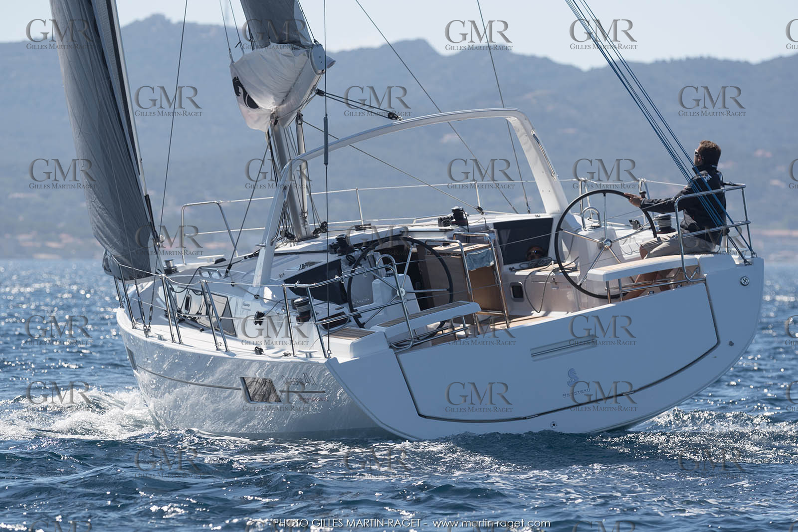 04 07 3017; Les EMbiez (FRA; 83) - Chantier Beneteau; Oceanis 41.1