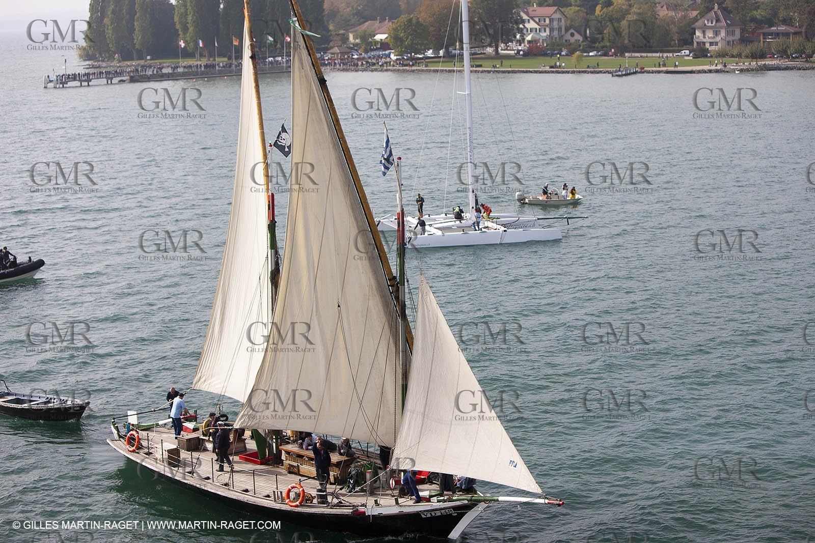08 10 10 - St Sulpice (SUI) - Hydroptere.ch touches water