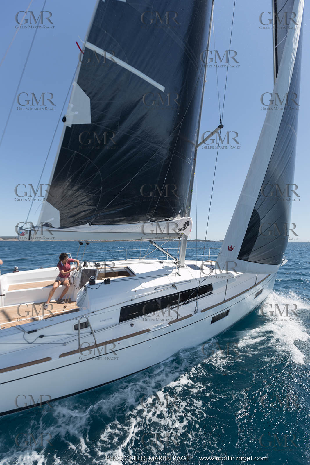 04 07 3017; Les EMbiez (FRA; 83) - Chantier Beneteau; Oceanis 38.1